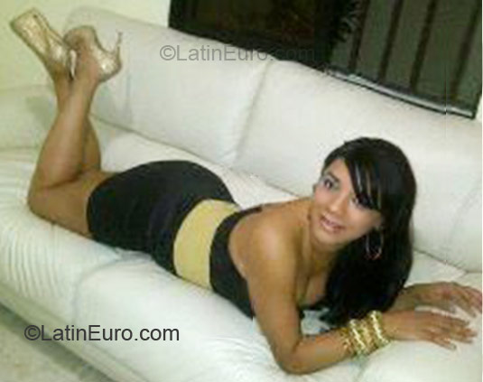 Date this georgeous Dominican Republic girl Rosi from Santo Domingo DO8580