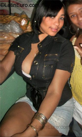 Date this voluptuous Dominican Republic girl Jessenia from Santo Domingo DO8591