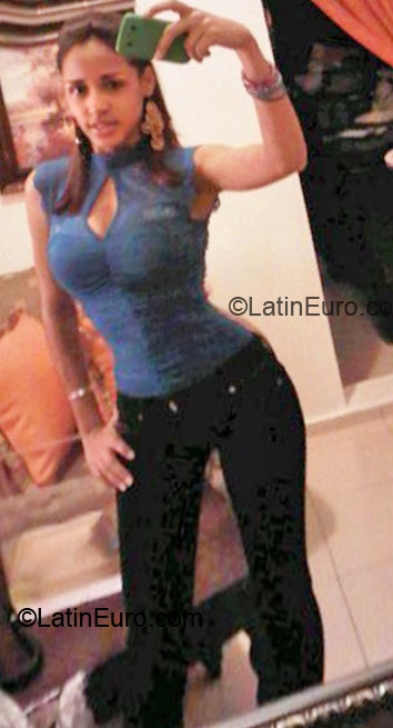 Date this delightful Dominican Republic girl Ziara from Santiago DO8605