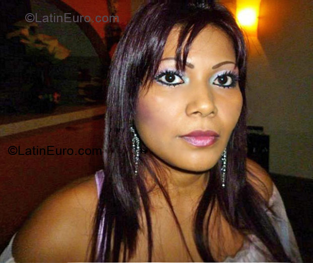 Date this lovely Colombia girl Lorena from Cali CO7565