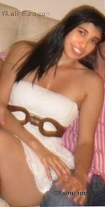 Date this sultry Colombia girl Amparo from Cali CO7575