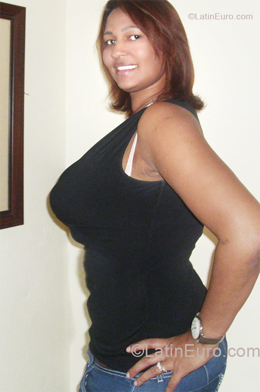 Date this delightful Dominican Republic girl Albaneris from Santo Domingo DO8642