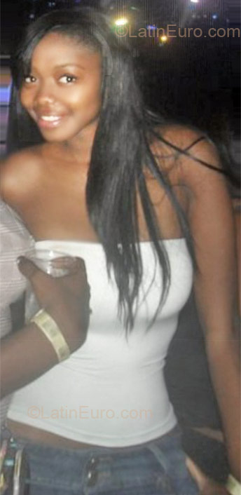 Date this happy Colombia girl Yanin from Medellin CO7598