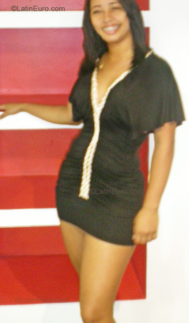 Date this pretty Dominican Republic girl Katty from Santo Domingo DO8725