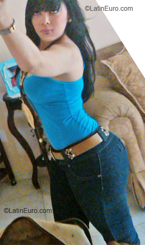 Date this passionate Dominican Republic girl Estefania from Santo Domingo DO8728