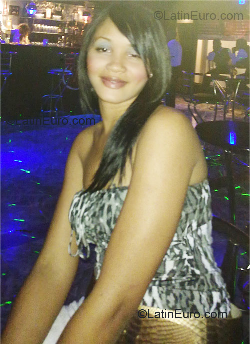 Date this hot Dominican Republic girl Yasmery from Santo Domingo DO8747