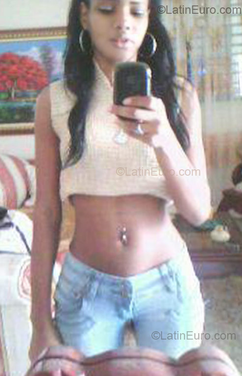 Date this attractive Dominican Republic girl Helen from Santo Domingo DO8790