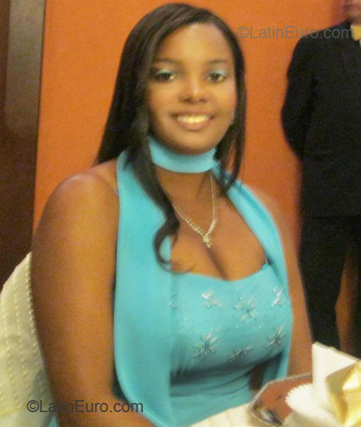 Date this charming Colombia girl Kelly from Bogota CO7649