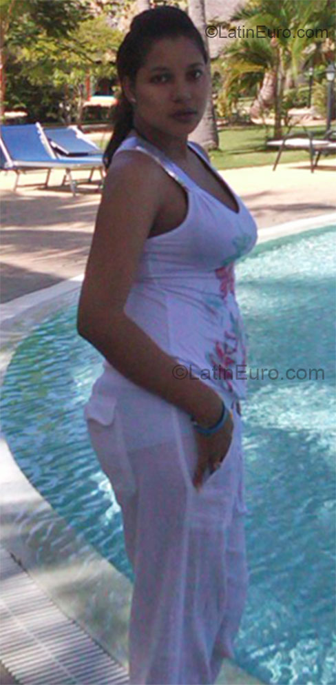 Date this cute Dominican Republic girl Eliizabeth from Santo Domingo DO8855
