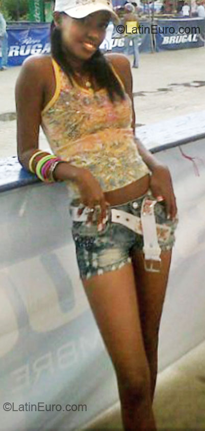 Date this beautiful Dominican Republic girl Carolina trinid from Santo Domingo DO8861