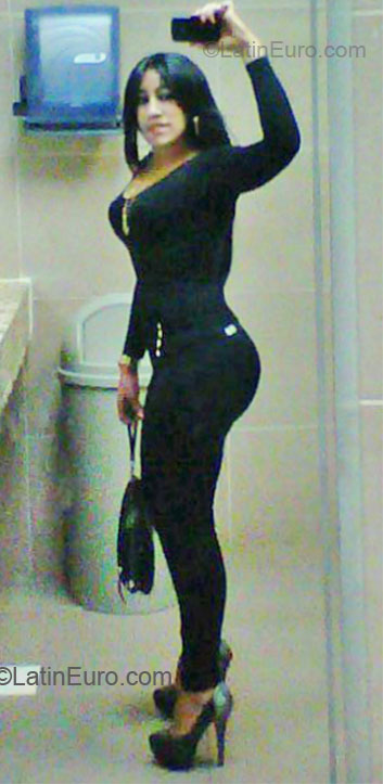 Date this athletic Dominican Republic girl Channely from Santiago DO8920