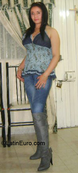 Date this athletic Colombia girl Luz Mary from Bogota CO7673
