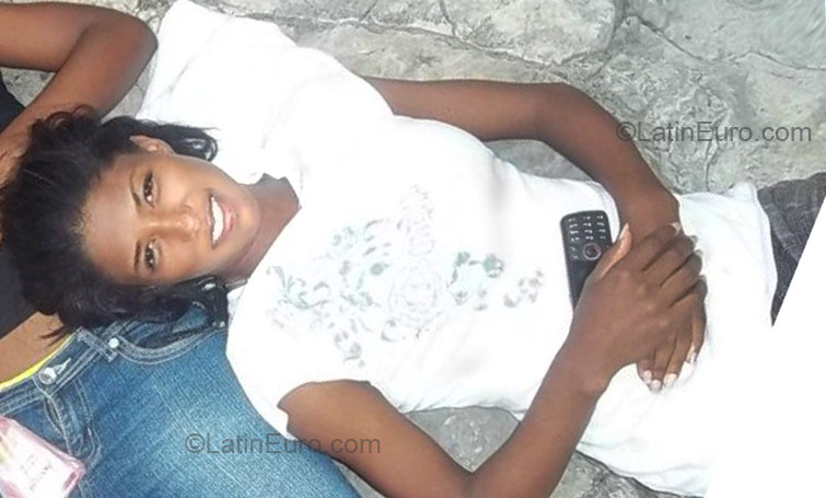 Date this sultry Dominican Republic girl Luisana from Santo Domingo DO8970