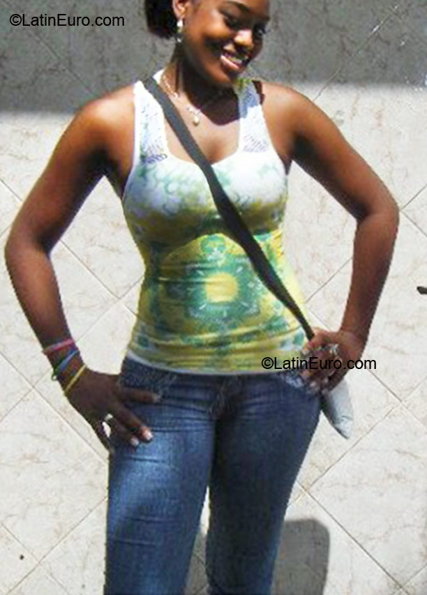 Date this exotic Dominican Republic girl Penelope from Santo Domingo DO8988