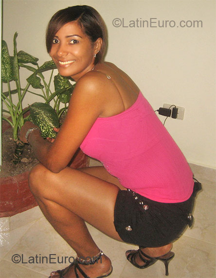 Date this attractive Dominican Republic girl Rosa from Nagua DO9025