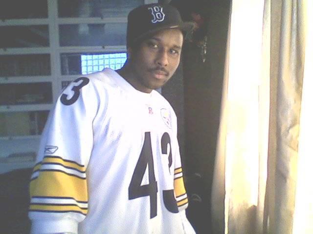 Date this pretty Brazil man Shawn412 from Pittsburgh BR5975