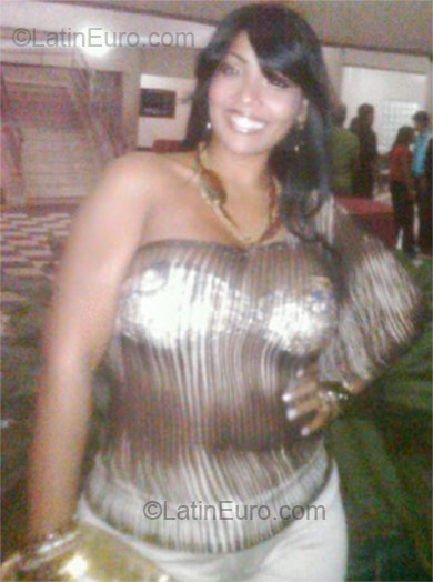Date this charming Dominican Republic girl Wendy from Santo Domingo DO9043