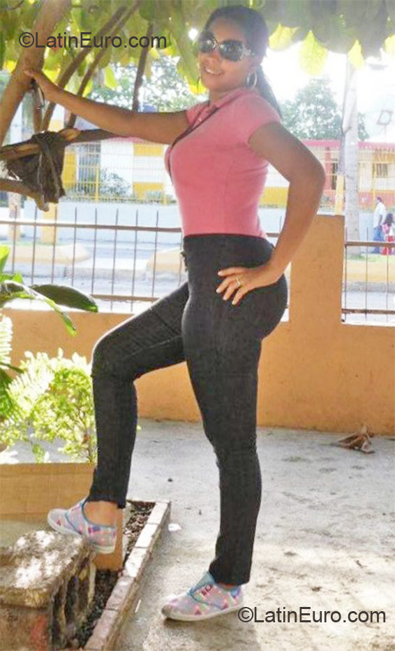 Date this sensual Dominican Republic girl Virginia from La Vega DO9061