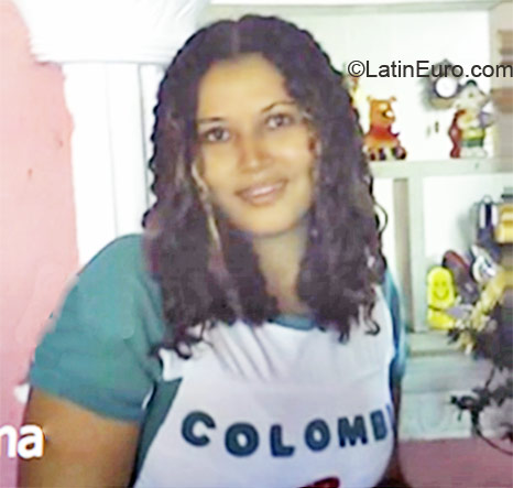 Date this happy Colombia girl Gina Patrcia from Barranquilla CO7795
