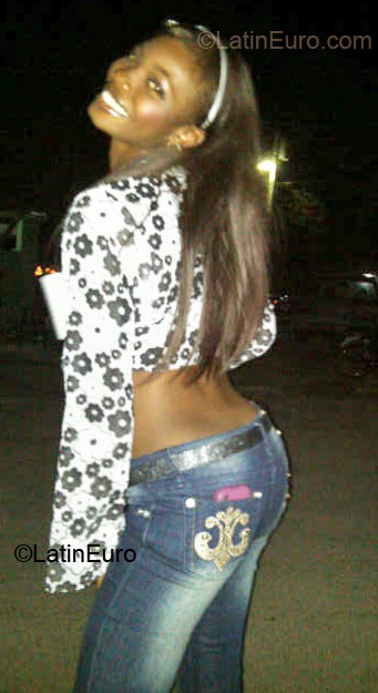 Date this pretty Dominican Republic girl Estefani2 from Santo Domingo DO9118