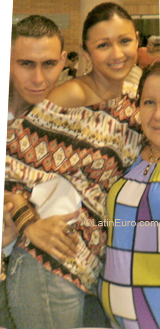 Date this happy Colombia girl Bibiana from Bucaramanga CO7895
