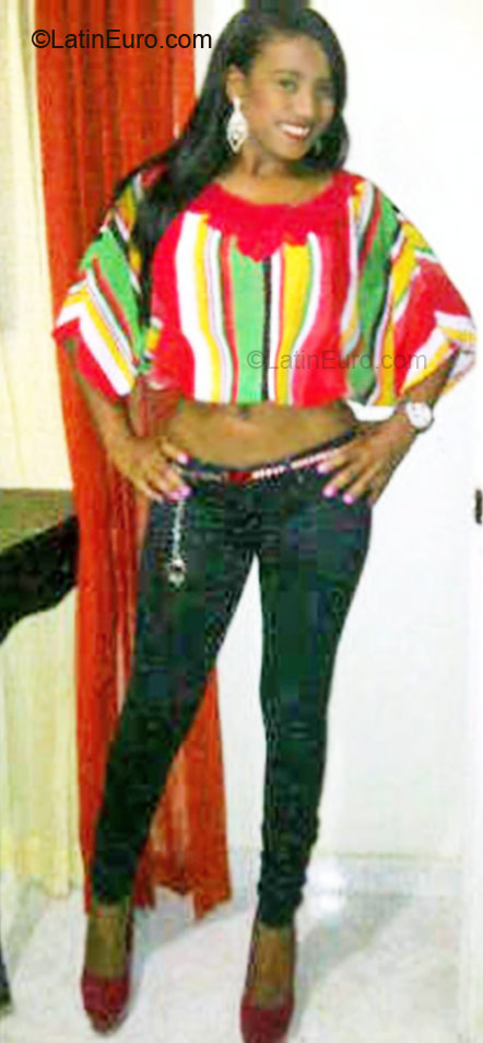 Date this georgeous Dominican Republic girl Lesly from Santiago DO9268