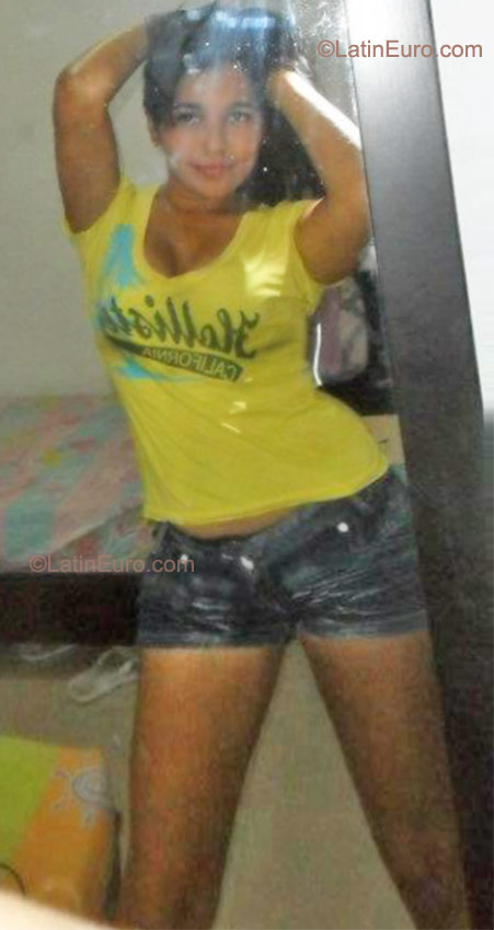 Date this young Colombia girl Yesenia from Barranquilla CO8032