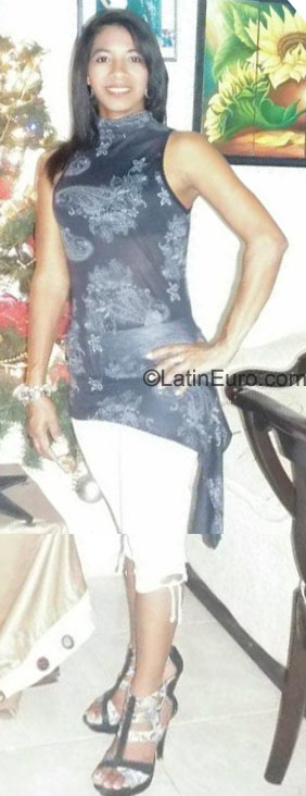 Date this lovely Colombia girl Omairi from Barranquilla CO8058