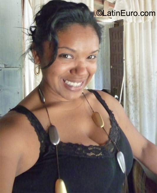 Date this pretty Dominican Republic girl Ibonet from Bonao DM29