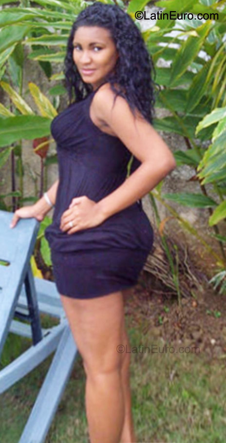 Date this exotic Dominican Republic girl Genesis from Santo Domingo DO9425