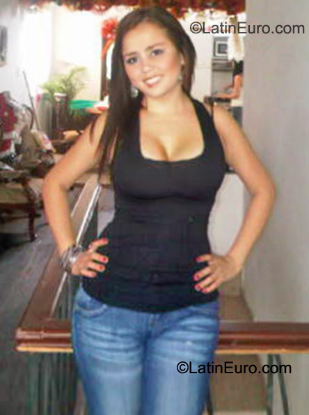 Date this foxy Colombia girl Melissa from Cali CO8123