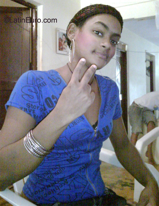 Date this good-looking Dominican Republic girl Yenni from Santo Domingo DO9439