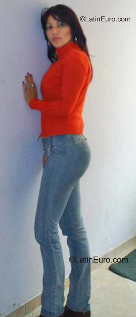 Date this georgeous Colombia girl Luz from Cartagena CO8137