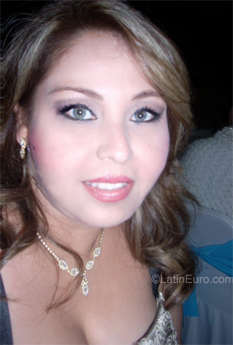 Date this charming Mexico girl Aracely from Los Mochis MX436