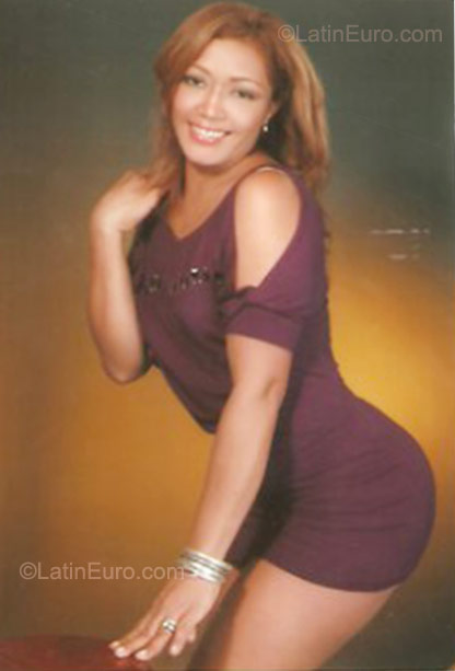 Date this happy Colombia girl Nacira from Cartagena CO8168