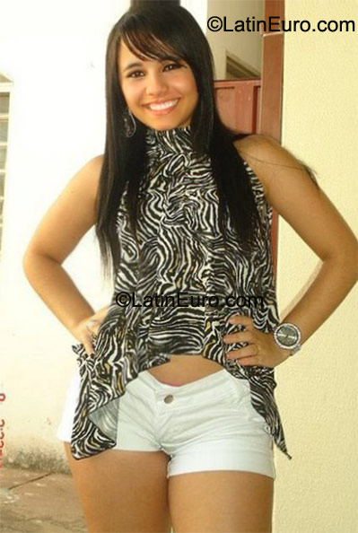 Date this lovely Colombia girl Natasha from Bucaramanga CO8174