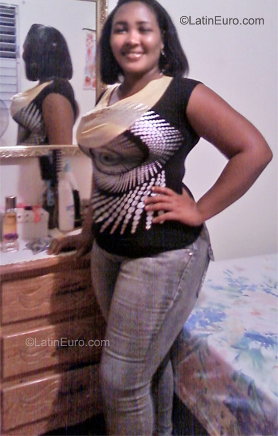 Date this sensual Dominican Republic girl Ibelise from Santo Domingo DO9503