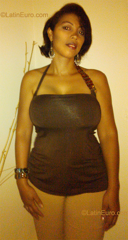 Date this lovely Dominican Republic girl Ramona Antonia from Bonao DO9509