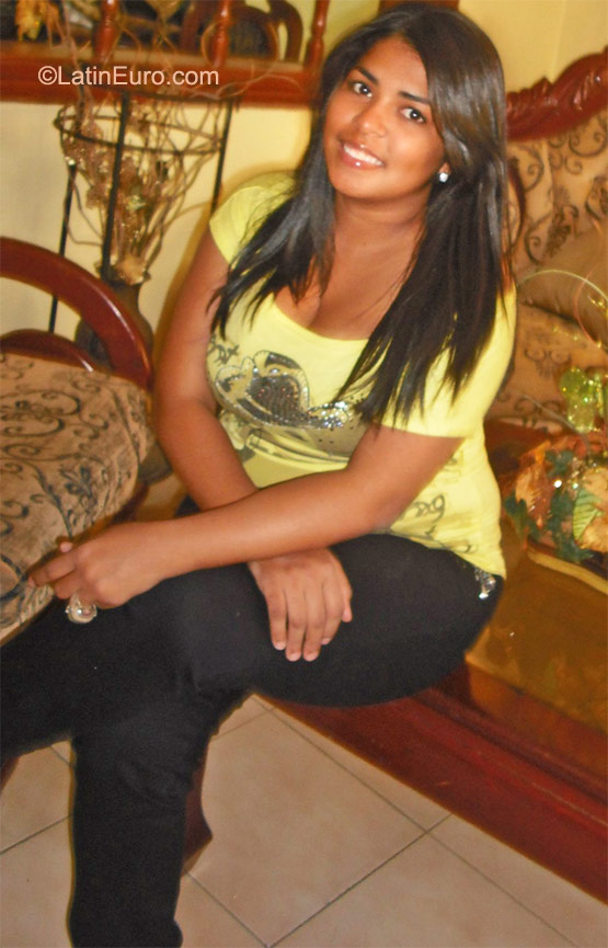 Date this young Dominican Republic girl Yinnette from La Vega DO9524