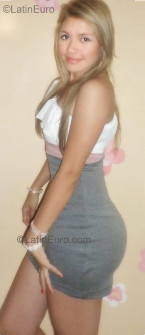 Date this foxy Colombia girl Eika from Bucaramanga CO8259