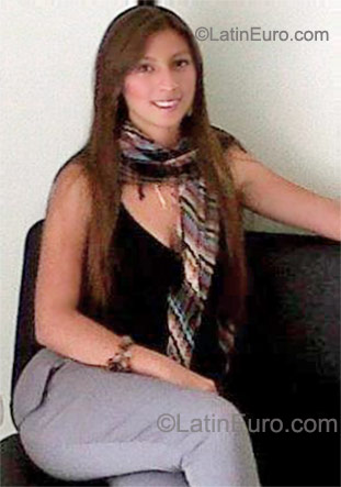 Date this delightful Colombia girl Maia from Armenia CO8291