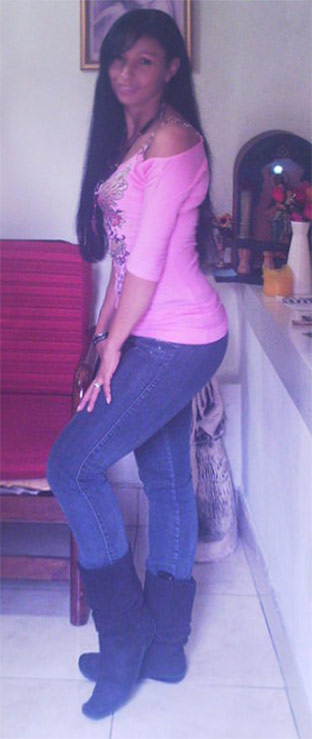 Date this attractive Colombia girl Andrea from Medellin CO8298