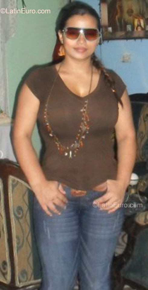 Date this attractive Colombia girl Diana Maria from Medellin CO8338