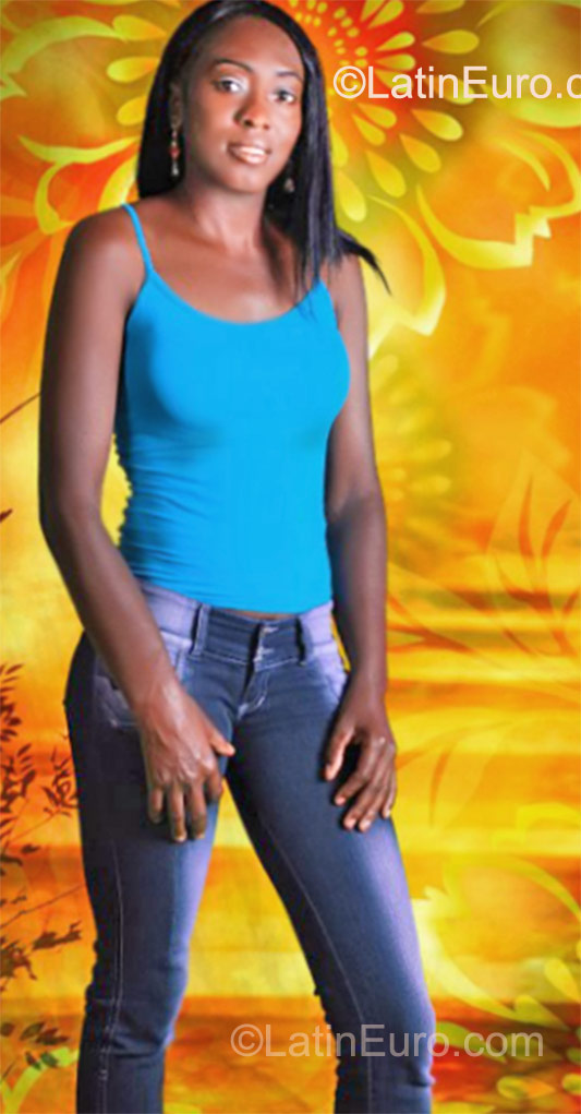 Date this lovely Colombia girl Lorena from Cali CO8339