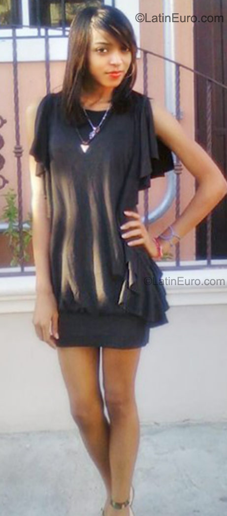 Date this hard body Dominican Republic girl Jasmina from Santo Domingo DO9667