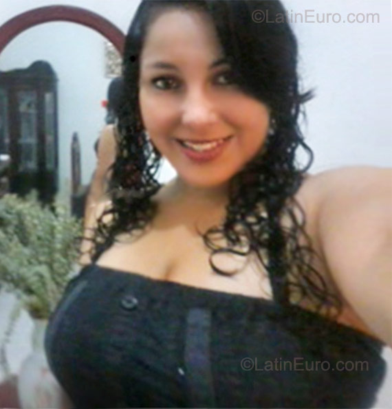 Date this happy Colombia girl Nathalie from Bogota CO8353