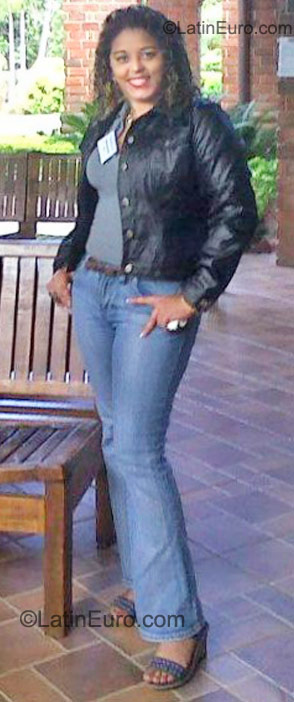 Date this happy Dominican Republic girl Martha from Santiago DO9686