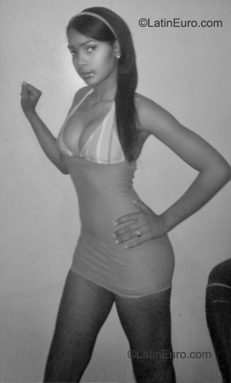 Date this pretty Dominican Republic girl Carilyn01 from Santo Domingo DO9695