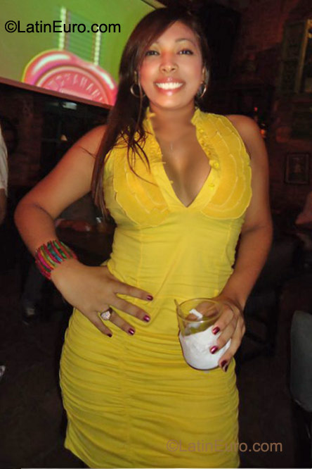 Date this athletic Colombia girl Katerine from Cartagena CO8386
