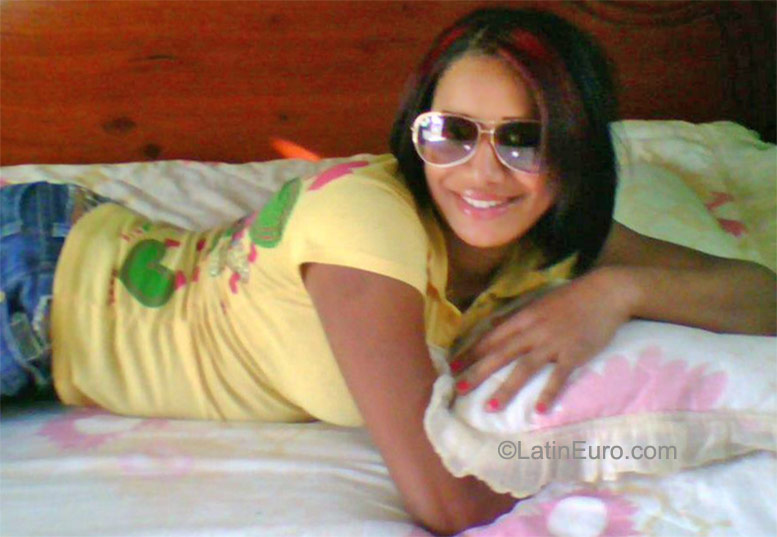 Date this athletic Dominican Republic girl Desire from Hato Mayor Del Rey DO9698